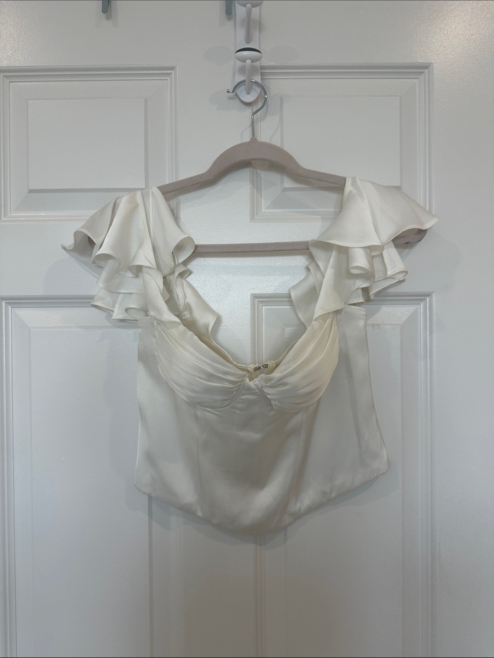 ASTR The Label Corazon Top in White - Picture 3 of 6